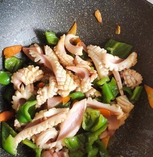 香炒鱿鱼怎么做才美味？详细步骤和技巧是什么？