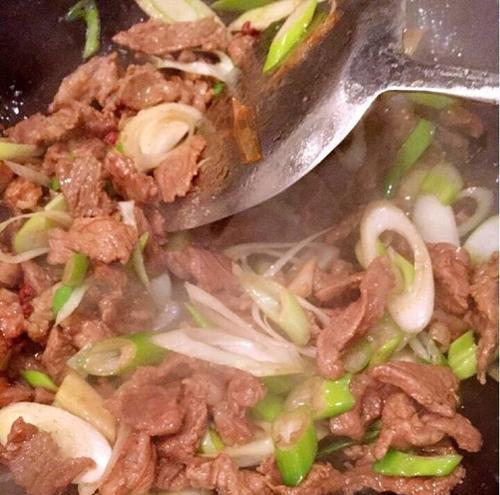 香炒羊肉胡萝卜怎么做？步骤和技巧有哪些？