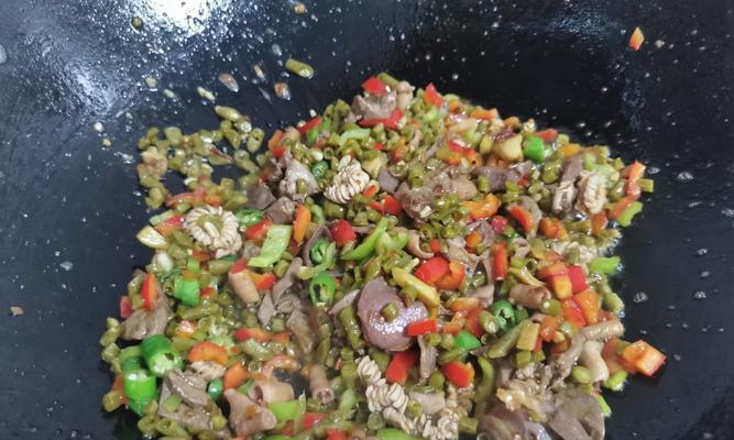 香炒鸭杂怎么做？有哪些步骤和技巧？  第2张