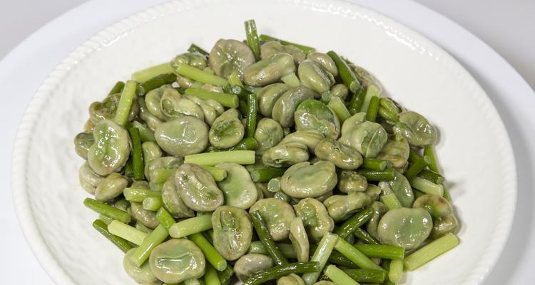 香肠咸菜炒蚕豆怎么做？步骤和技巧有哪些？