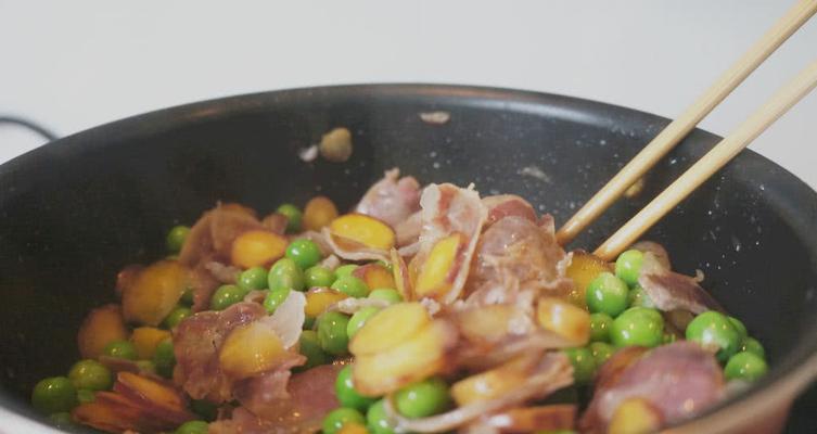 香肠豌豆焖饭怎么做？步骤和技巧有哪些？  第2张