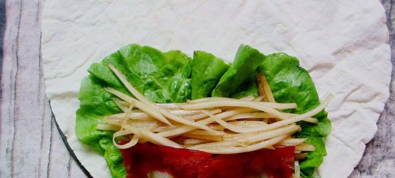 香肠土豆丝卷饼怎么做？步骤和技巧是什么？  第2张