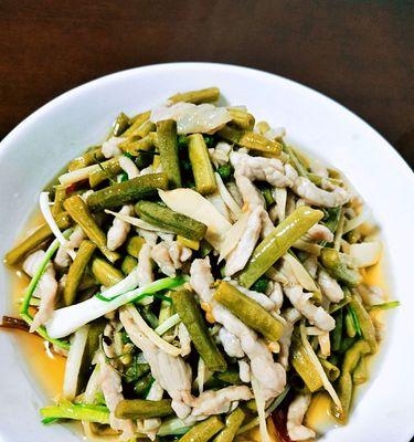 香肠豇豆粒的做法是什么？如何快速制作美味的香肠豇豆粒？