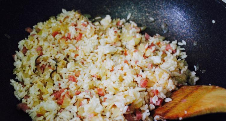 香肠黄瓜炒饭怎么做？步骤详解和常见问题解答？  第3张