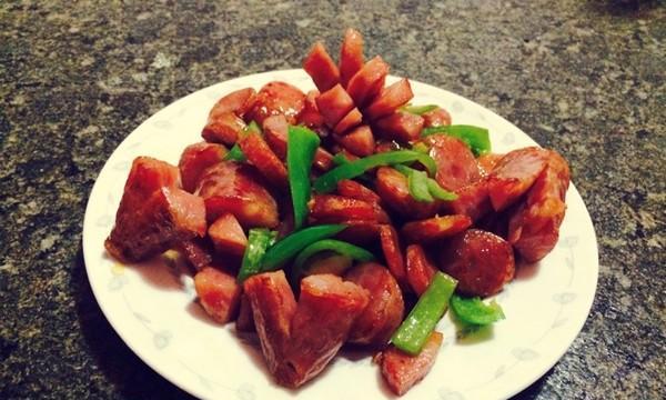 香肠豆腐怎么做？有哪些简单易学的步骤？
