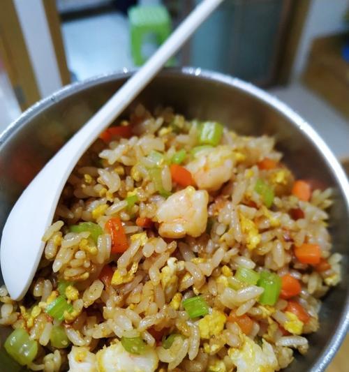 香肠丁芹菜炒饭怎么做？步骤和技巧有哪些？