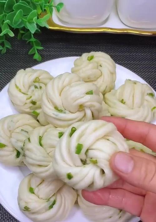 香肠丁花卷的做法是什么？如何在家轻松制作？  第3张