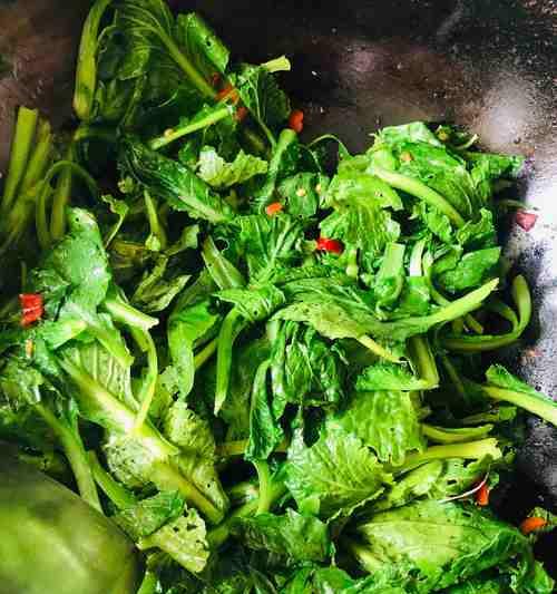 香肠炒小白菜家常菜怎么做？步骤和技巧有哪些？
