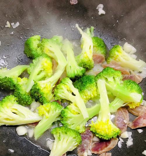 香肠炒西蓝花的做法是什么？如何炒出美味的香肠西蓝花？
