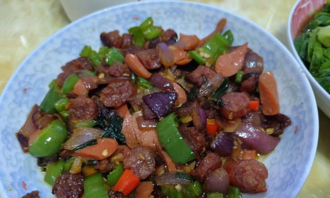 香肠炒青椒怎么做？步骤和技巧有哪些？