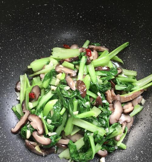 香肠炒青菜怎么做？步骤和技巧有哪些？