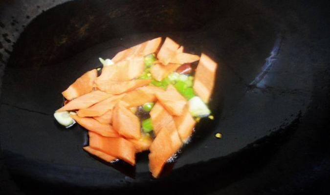 香肠炒藕片怎么做？步骤和技巧是什么？  第3张