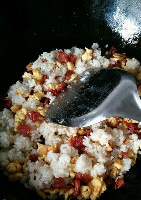 香肠炒米饭怎么做？步骤和技巧有哪些？  第3张