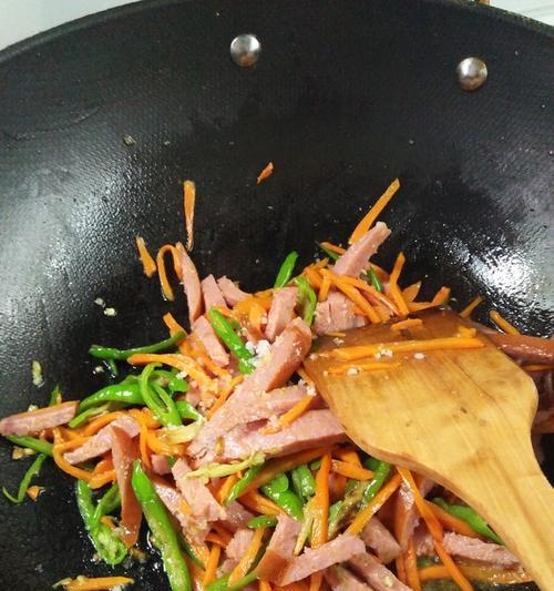 香肠炒胡萝卜怎么做？步骤和技巧是什么？
