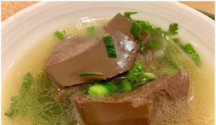 香菜猪血汤怎么做？有哪些步骤和技巧？