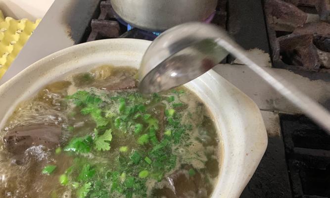 香菜猪血汤怎么做？有哪些步骤和技巧？  第3张