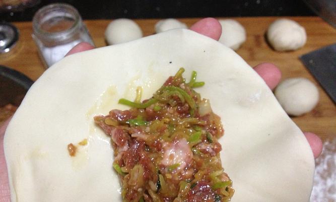 香菜洋葱猪肉馅饼怎么做？有哪些步骤和技巧？