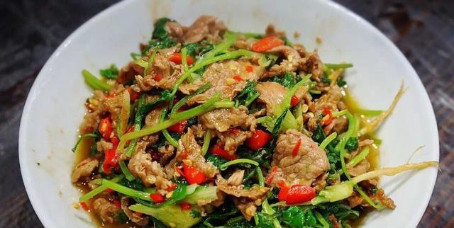 香菜小炒牛肉的做法是什么？如何快速掌握这道菜的烹饪技巧？