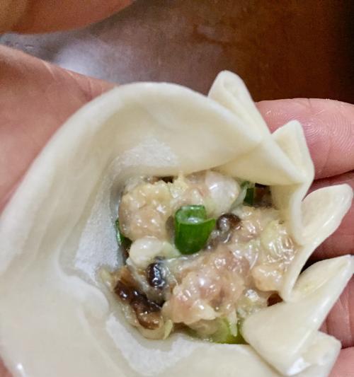 香菜香菇猪肉馅饺子怎么做？步骤和技巧有哪些？  第3张