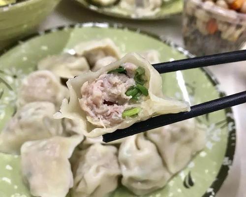 香菜肉馅大馄饨怎么做？步骤和技巧有哪些？  第3张