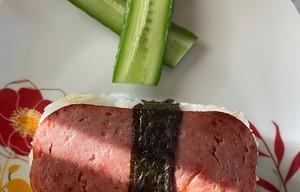 午餐肉饭团怎么做？步骤和技巧是什么？