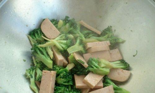 午餐肉怎么做？简单易学的午餐肉食谱有哪些？  第2张