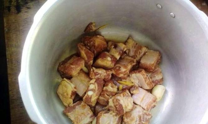 五香排骨怎么做才入味？详细步骤和技巧是什么？  第2张