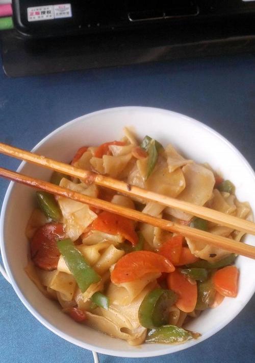五色炒面片怎么做？步骤和技巧有哪些？