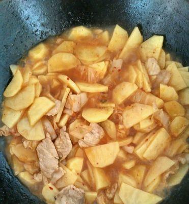 五花肉蒸土豆怎么做才好吃？步骤和技巧是什么？