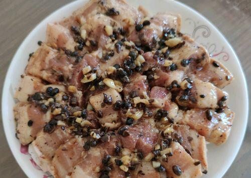 五花肉蒸甜梅菜怎么做？步骤和技巧有哪些？  第3张