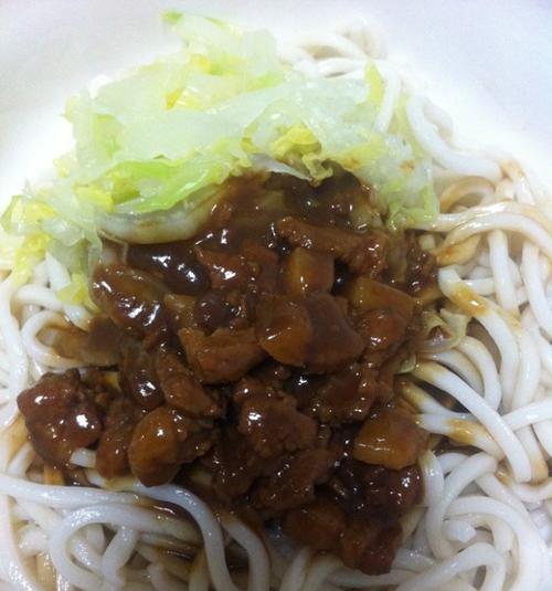 五花肉炸酱面怎么做？详细步骤和技巧是什么？