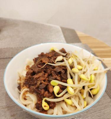 五花肉炸酱面怎么做？详细步骤和技巧是什么？  第3张