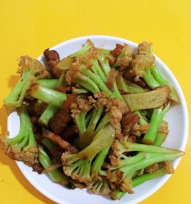 五花肉油豆皮炒韭菜苔怎么做？步骤和技巧有哪些？  第3张