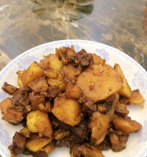 五花肉炆土豆的做法是什么？步骤详解如何做？  第2张