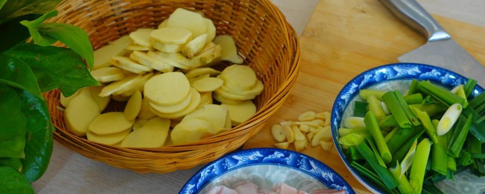 五花肉煨茨菇怎么做？详细步骤和技巧是什么？  第2张