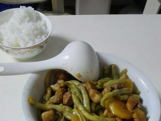 五花肉烧土豆芸豆怎么做？步骤和技巧有哪些？
