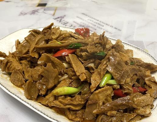 五花肉烧笋干怎么做？步骤和技巧有哪些？  第3张