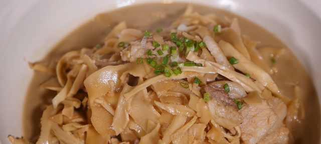 五花肉烧笋怎么做？步骤和技巧是什么？  第2张