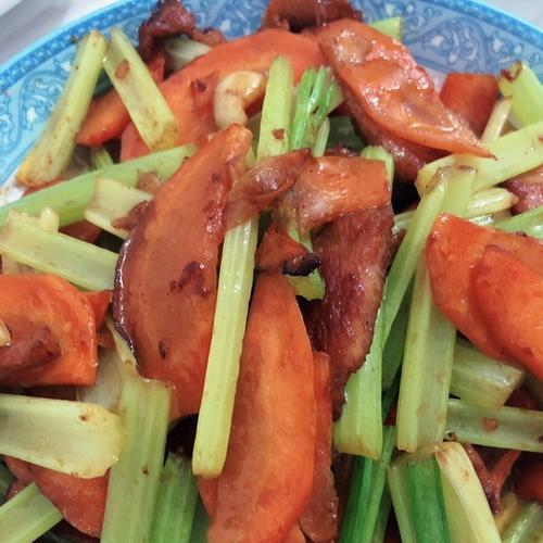 五花肉烧胡萝卜怎么做？步骤和技巧有哪些？