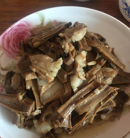 五花肉烧干笋怎么做？步骤和技巧有哪些？  第2张