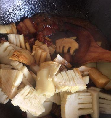 五花肉烧春笋怎么做？步骤和技巧有哪些？  第3张