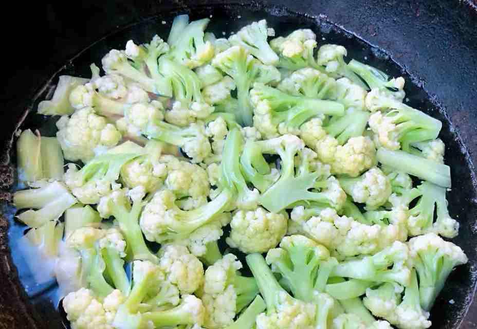 五花肉烧菜花怎么做？步骤和技巧有哪些？  第3张