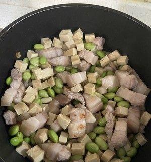 五花肉三丁的做法是什么？如何做出美味的五花肉三丁？  第2张