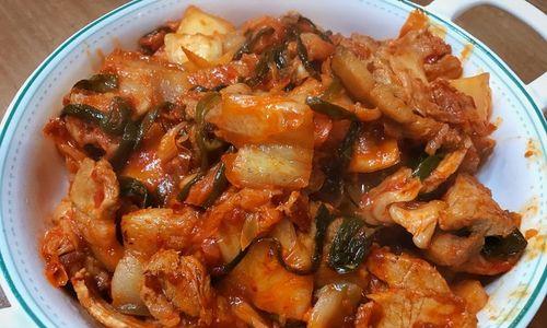 五花肉泡菜锅怎么做？有哪些步骤和技巧？  第3张