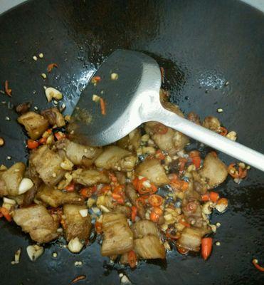 五花肉焖榨菜怎么做？步骤和技巧有哪些？  第2张