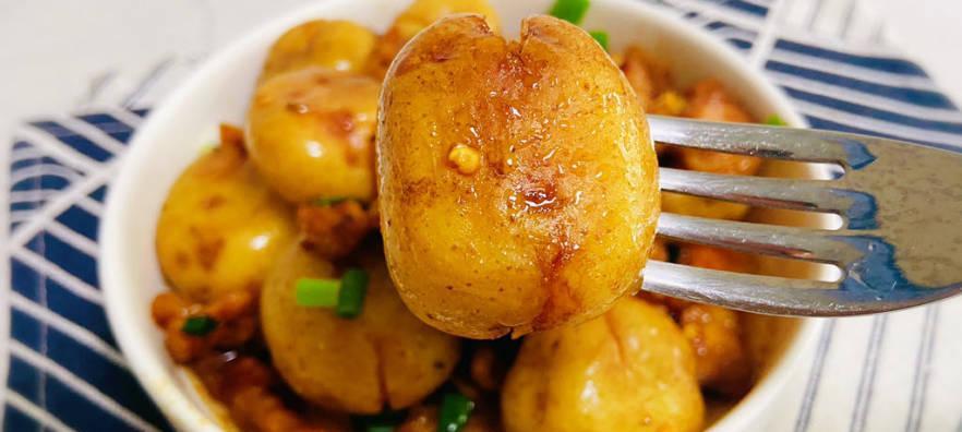 五花肉焖小土豆的做法是什么？步骤详细吗？  第2张