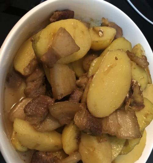 五花肉焖小土豆的做法是什么？步骤详细吗？  第3张