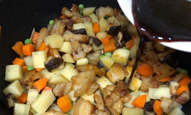 五花肉焖土豆怎么做？步骤和技巧有哪些？