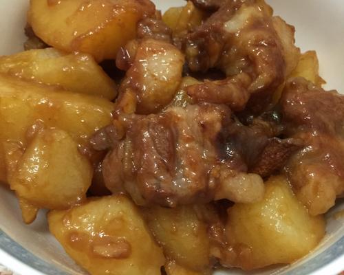 五花肉焖土豆怎么做？步骤和技巧有哪些？  第2张