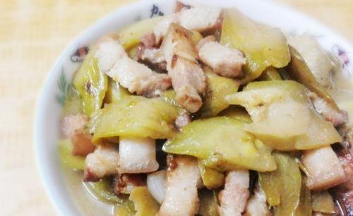 五花肉焖苦瓜怎么做？步骤和技巧有哪些？  第3张